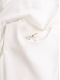 Robe asymétrique sans manche col rond en cady blanc Prix boutique $995 Taille 36