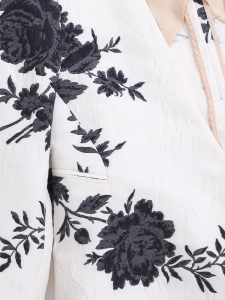 Veste blazer court en damassé blanc fleuri marine Prix boutique $1777 Taille 38