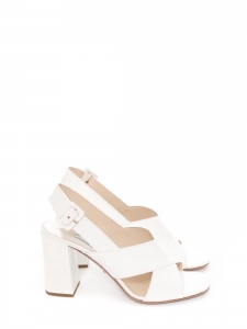 Sandales à talon en cuir verni blanc  Prix boutique 650€ Taille 39,5