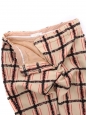 Pantalon droit court en laine et mohair beige à carreaux noir et rouge Prix boutique $1150 Taille 36