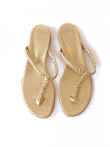 Flat gold leather sandals with braided T strap Retail price €530 Size 39