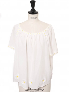 White silk embroidered with daisy flowers short sleeves top Retail price €600 Size M