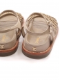 Sandales plates en satin beige, cuir argent doré et chaîne Prix boutique 1150€ Taille 35.5
