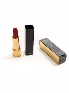 LE ROUGE Allure Velvet Luminous Matte Lip color lipstick in color 58 Rouge vie