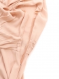 Robe courte décolleté drapée et cintrée en crêpe rose poudre Prix boutique 1600€ Taille 38/40