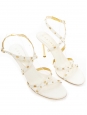 Sandales blanches à talons dorés et studs en métal doré Prix boutique 790€ Taille 41