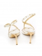 Sandales blanches à talons dorés et studs en métal doré Prix boutique 790€ Taille 41