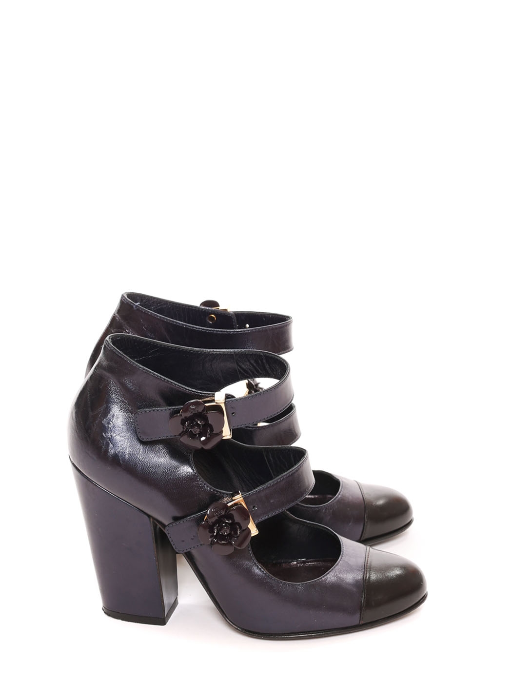 Boutique CHANEL Black patent leather lace-up ankle boots with round toe  Retail price €2000 size 38