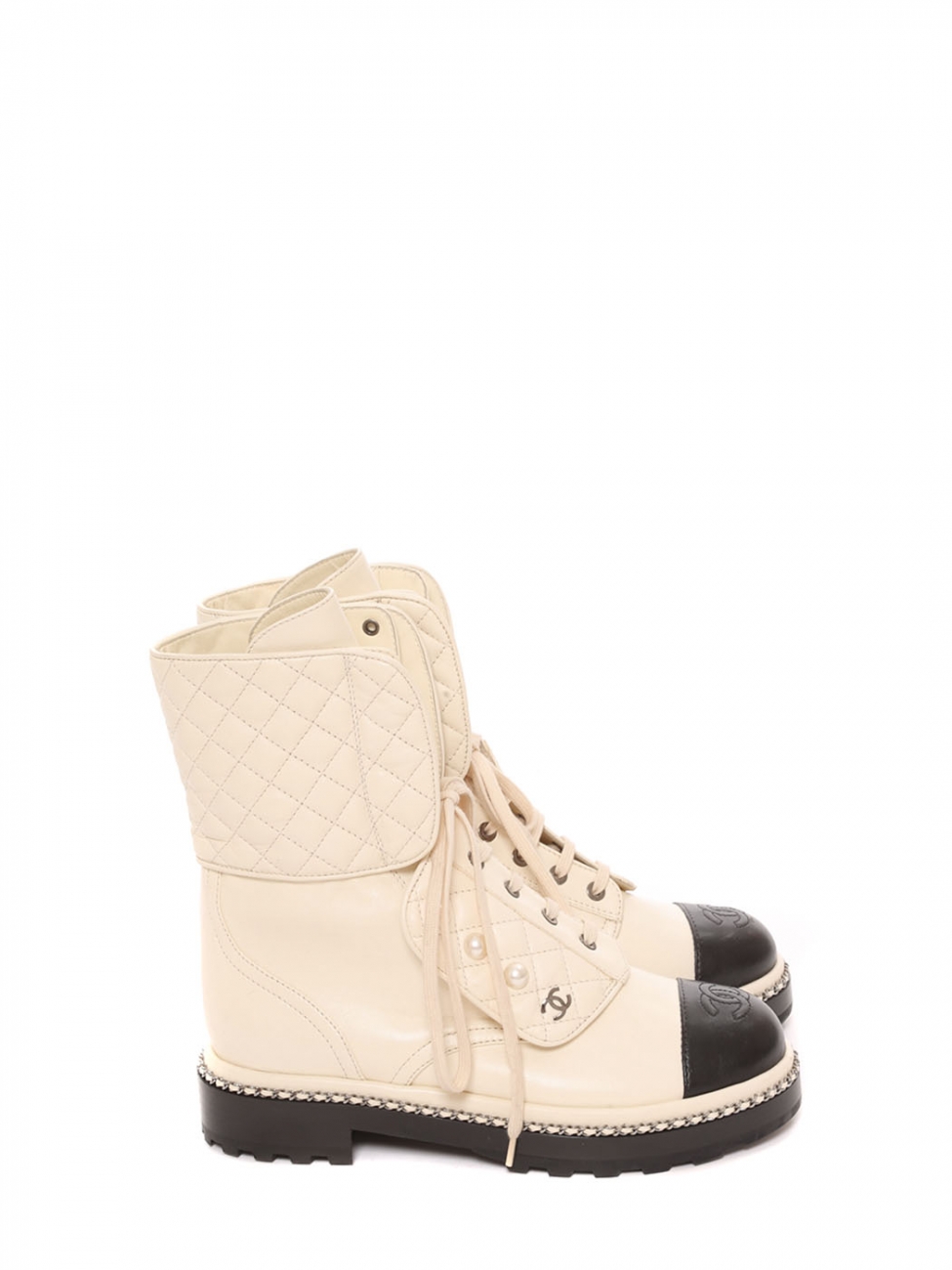 Boutique CHANEL Black and cream white bicolore flat lace-up boots with pearl  details Retail price €2800 Size 