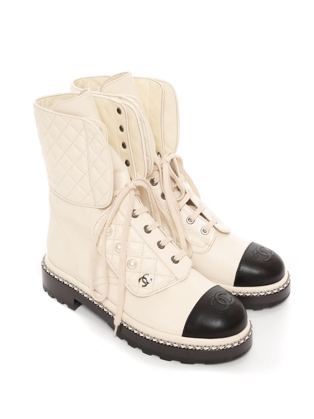 Boutique CHANEL Black and cream white bicolore flat lace-up boots with  pearl details Retail price €2800 Size 