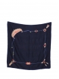 Foulard imprimé bijoux en soie bleu nuit et rouge Prix boutique 450€