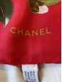 Foulard carré de soie imprimé chaîne bijoux doré et fleurs de camélia rouge, rose blanc Prix boutique 450€