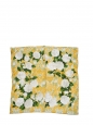 Foulard carré de lin jaune imprimé fleurs de camélia blanc et vert Prix boutique 450€