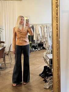 Camel brown leather biker jacket Retail price €3500 Size 36