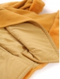 Manteau ceinturé en drap de laine et fourrure jaune orangé Prix boutique 6000€ Taille 40