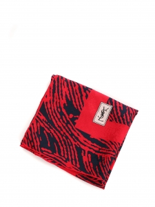 Foulard en soie imprimé graphique rouge et noir Prix boutique 350€ 90cm x 90cm
