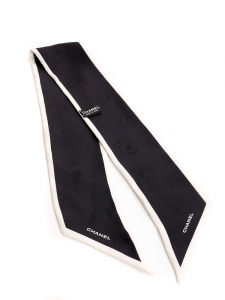 Foulard de tête slim bandeau en twill de soie noir et crème Prix boutique 270€