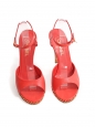 Sandales à talon en cuir rouge et chaînes dorées Prix boutique 1500€ Taille 40,5