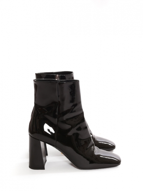 Square toe black patent leather ankle boots with square heels Retail price €950 Size 36